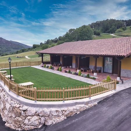 Apartamentos Fuente La Pipa Avín Kültér fotó