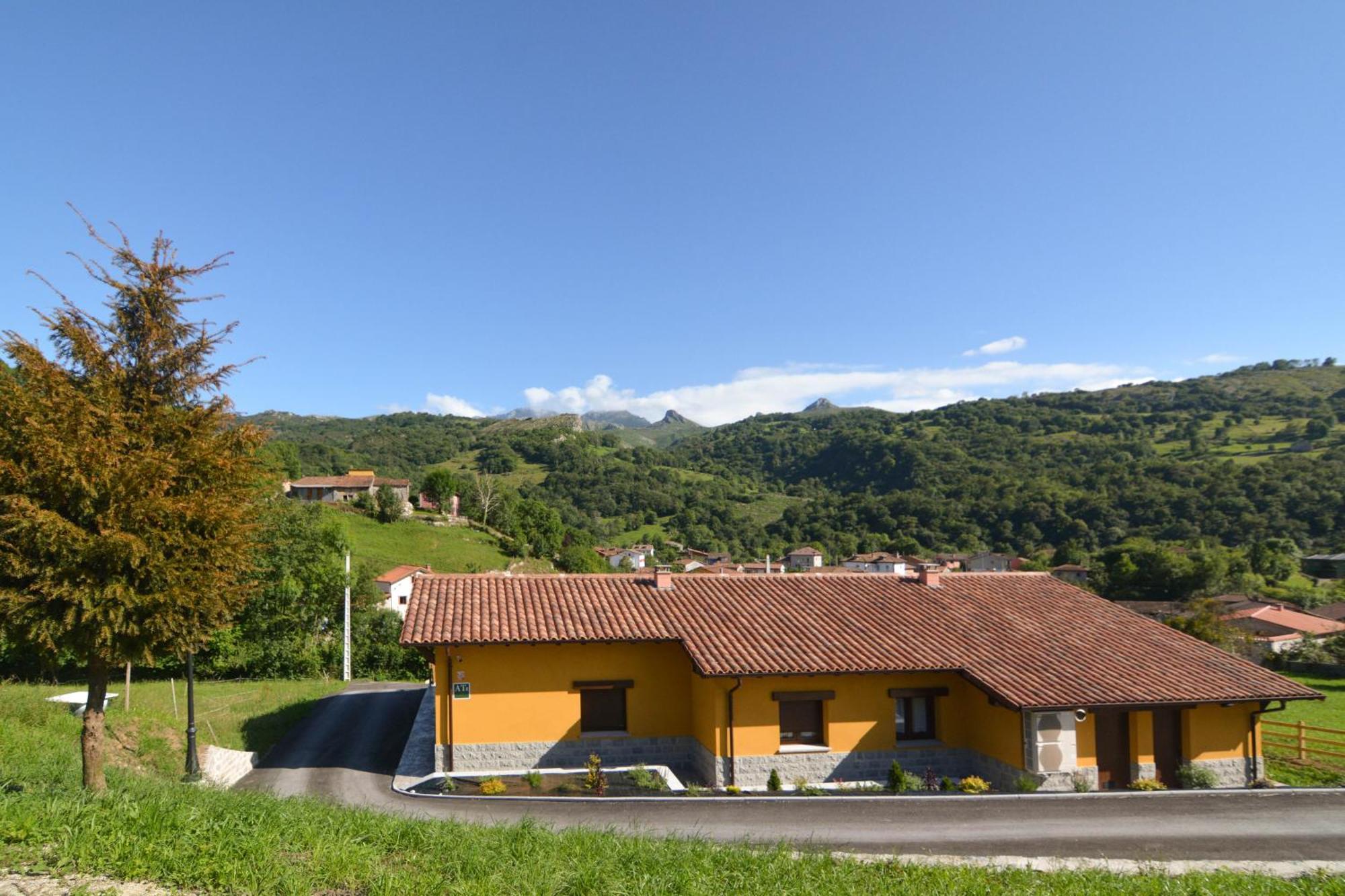 Apartamentos Fuente La Pipa Avín Kültér fotó